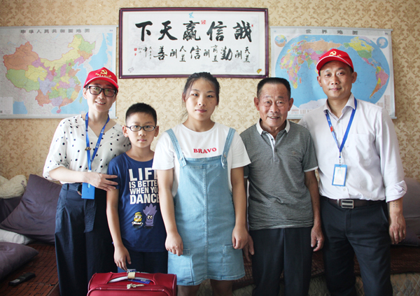 388vip太阳集团为职工子女发放升学物资奖励