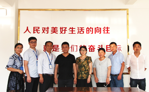 388vip太阳集团看望慰问朱巷镇镇北村贫困群众