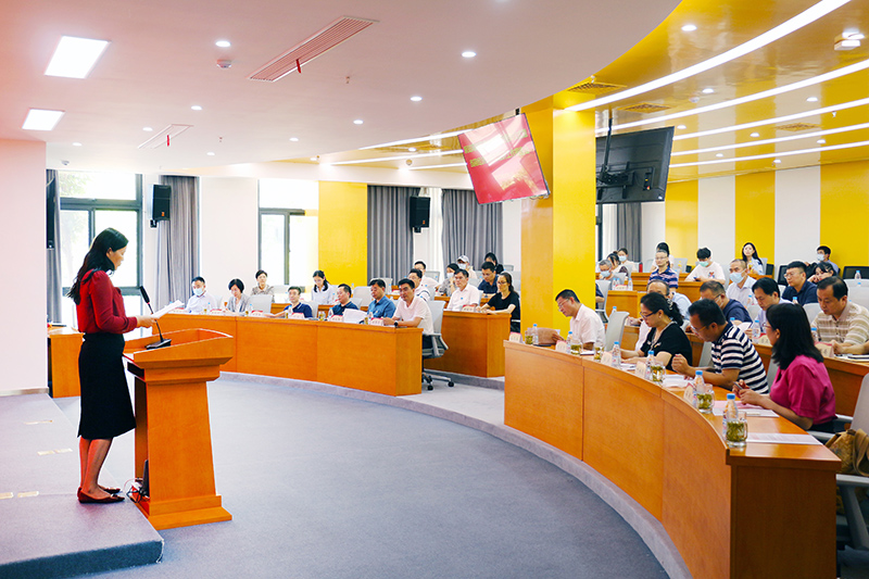 新站高新区产业链党委授牌仪式暨当前经济形势与经济工作报告会在388vip太阳集团隆重召开