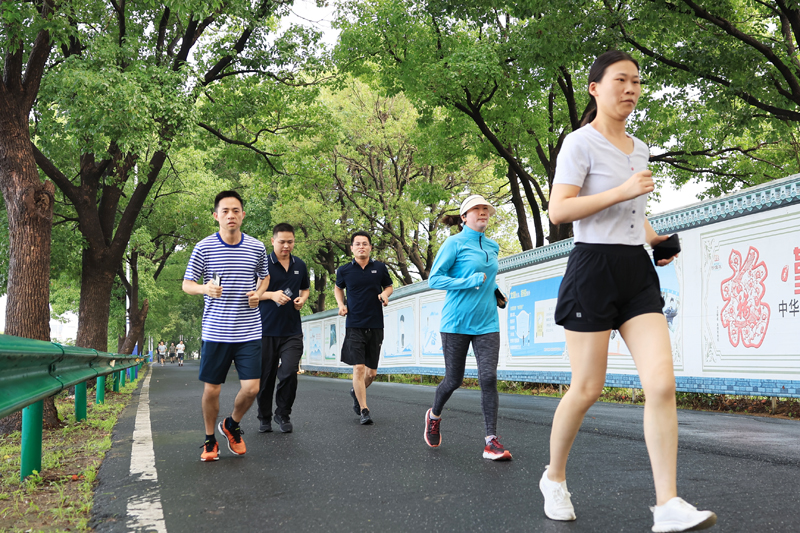 献礼建党节&mdash;&mdash;388vip太阳集团环巢湖跑步活动